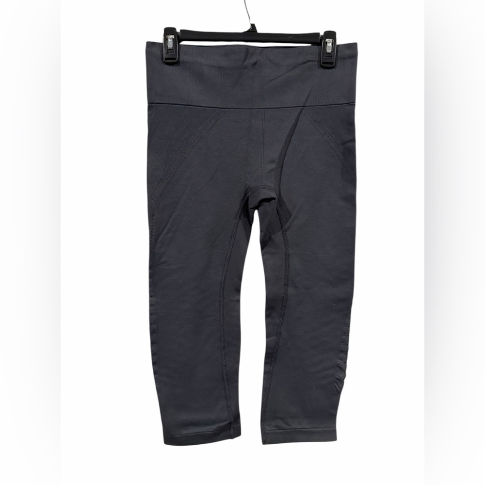Women’s Athleta Gray Capri Leggings With Dot Mesh Bottom- Size Large